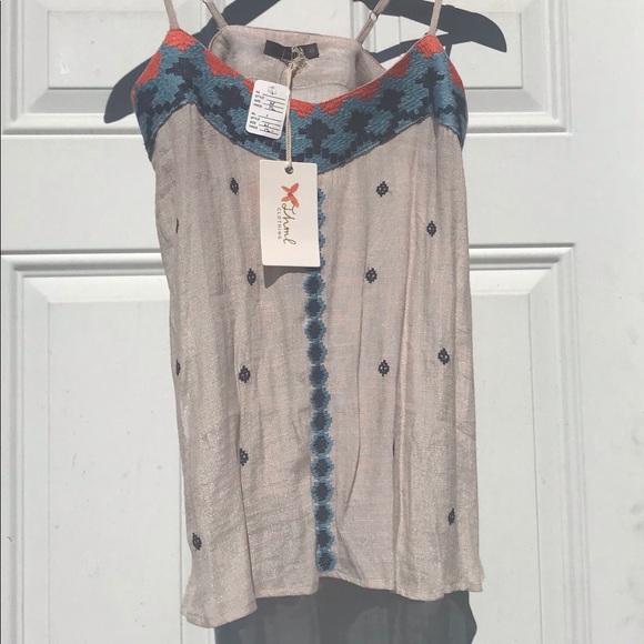 THML Tops - embroidered top NWT - thml clothing - Picture 4 of 8